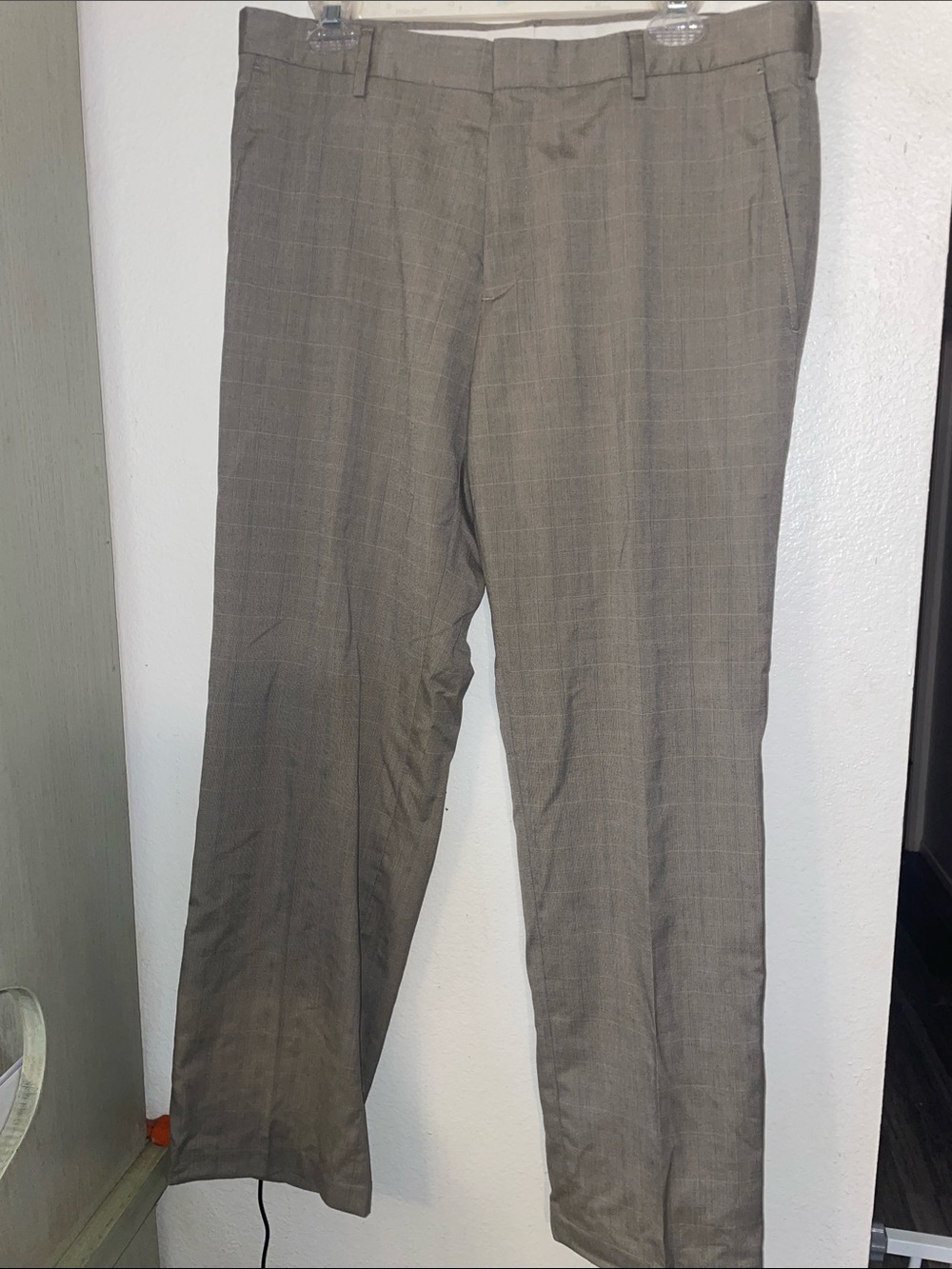 Haggar Men's Plaid Dress Pants in Taupe
